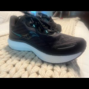 Saucony Triumph 19 Women’s sneakers size 8